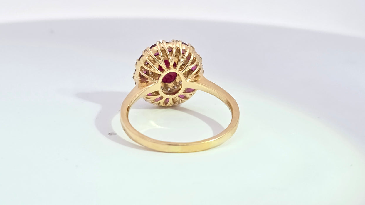 Vintage: 14ct Yellow Gold Ruby & Diamond Oval Cluster Dress Ring