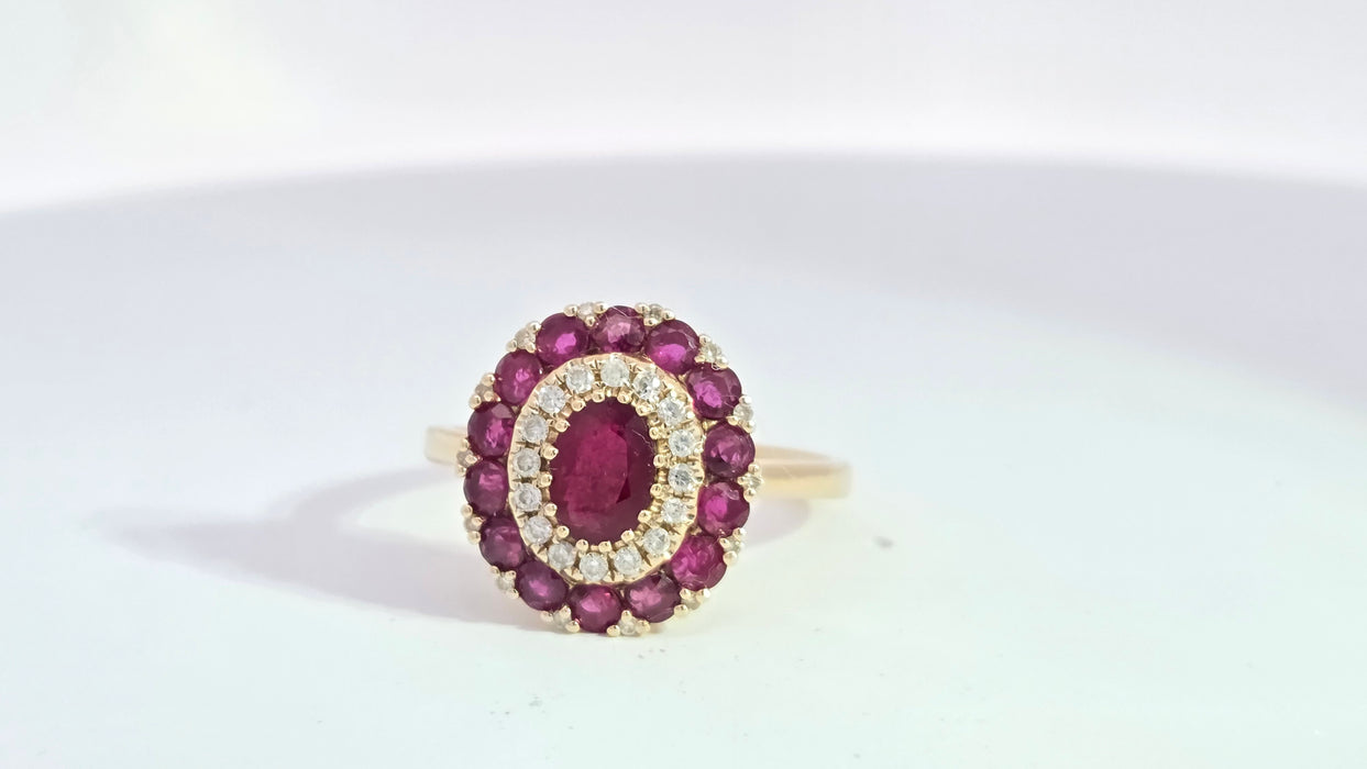 Vintage: 14ct Yellow Gold Ruby & Diamond Oval Cluster Dress Ring