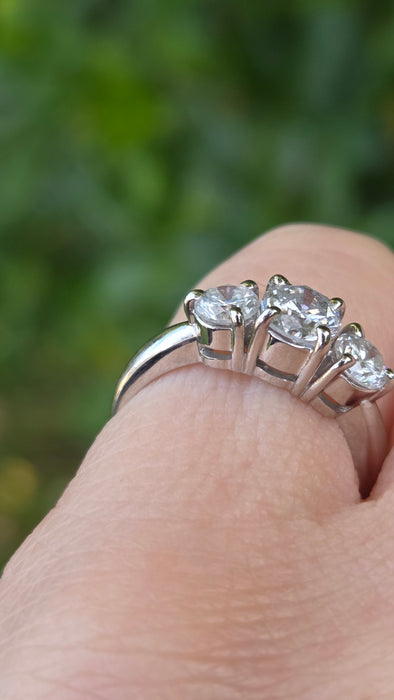Vintage: Platinum Diamond 1.07ct Trilogy Ring