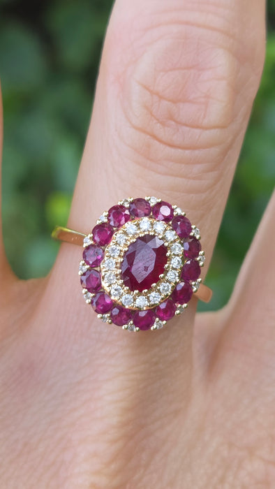 Vintage: 14ct Yellow Gold Ruby & Diamond Oval Cluster Dress Ring