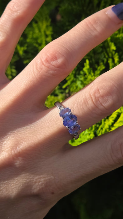 Vintage: 18ct White Gold Tanzanite & Diamond Trilogy Ring