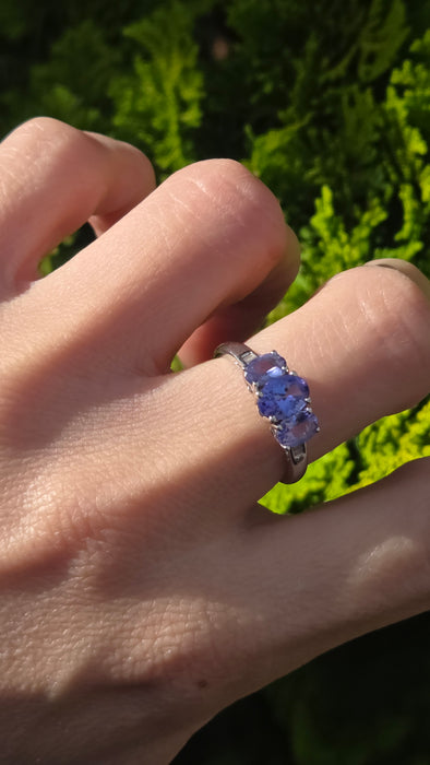 Vintage: 18ct White Gold Tanzanite & Diamond Trilogy Ring