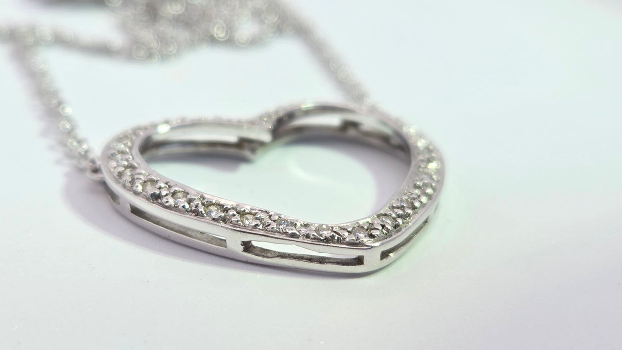 Vintage: 18ct White Gold 24-Diamond Pavé Open Heart Necklace