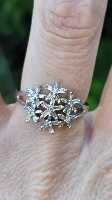 Vintage: 9ct White Gold Diamond Florets Ring
