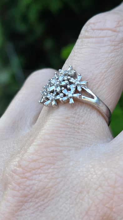 Vintage: 9ct White Gold Diamond Florets Ring
