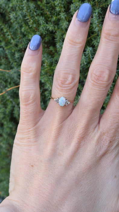 Vintage: 9ct Yellow Gold Opal & Diamond Trefoil Ring — From 1984