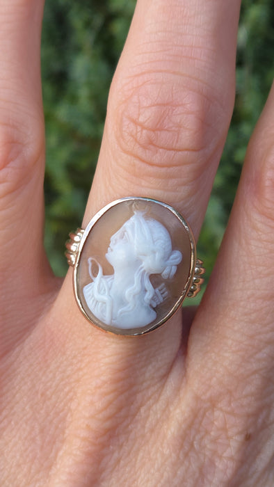 Antique: 15ct Yellow Gold Carved Cameo Ring