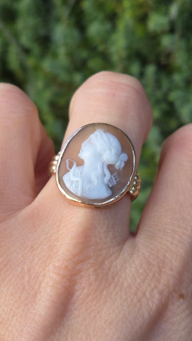 Antique: 15ct Yellow Gold Carved Cameo Ring