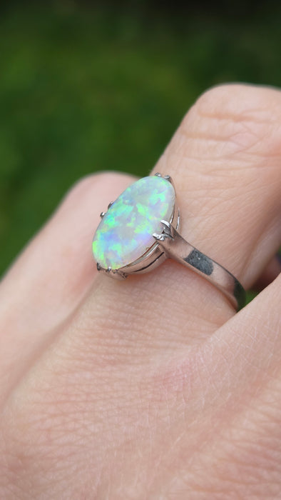Vintage: 14ct White Gold Oval Opal Solitaire Ring