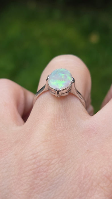 Vintage: 14ct White Gold Oval Opal Solitaire Ring