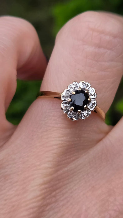 Vintage: 9ct Yellow Gold Oval Sapphire & Diamond Cluster Ring