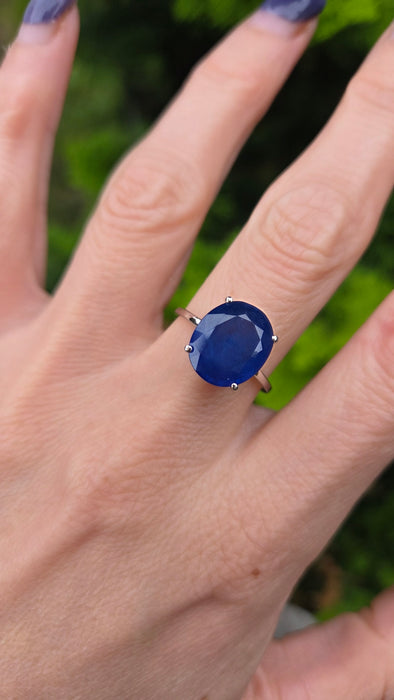 Vintage: 9ct White Gold Blue Kyanite Solitaire Ring