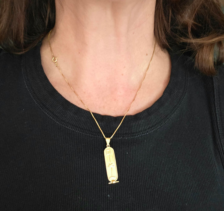 Vintage: 18ct Yellow Gold Egyptian Cartouche Pendant & Box Chain