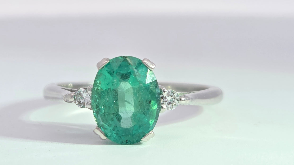 Vintage: 18ct White Gold Emerald 1.60ct & Diamond 0.08ct Twin Diamond Ring — From 1983