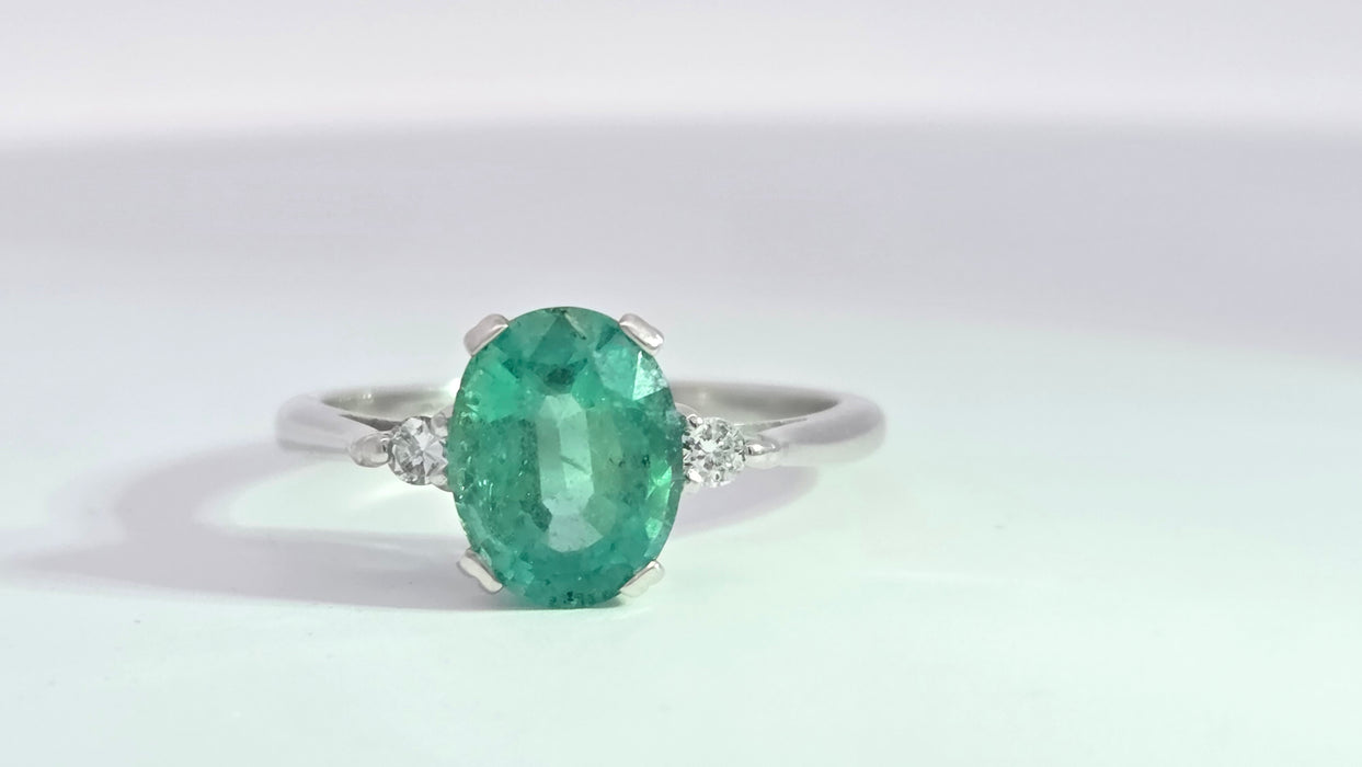 Vintage: 18ct White Gold Emerald 1.60ct & Diamond 0.08ct Twin Diamond Ring — From 1983