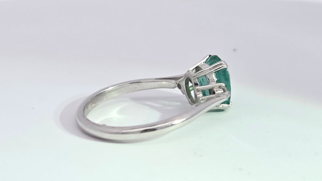 Vintage: 18ct White Gold Emerald 1.60ct & Diamond 0.08ct Twin Diamond Ring — From 1983