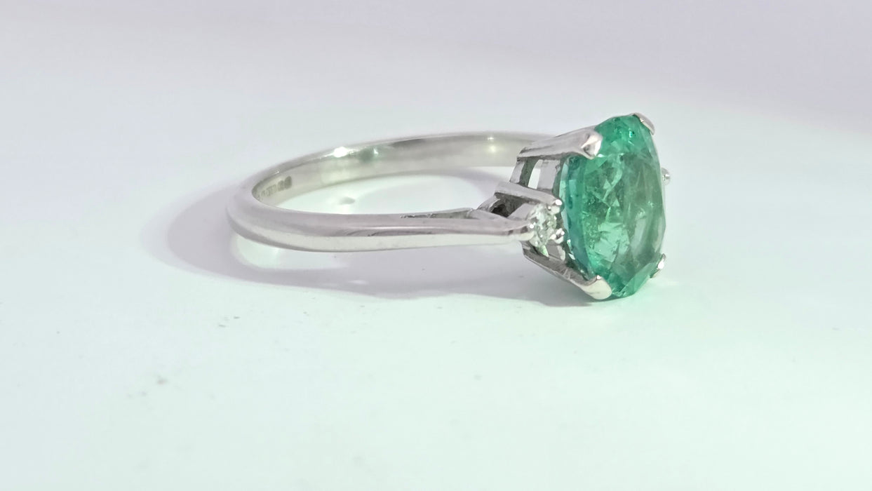 Vintage: 18ct White Gold Emerald 1.60ct & Diamond 0.08ct Twin Diamond Ring — From 1983