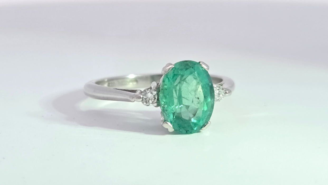 Vintage: 18ct White Gold Emerald 1.60ct & Diamond 0.08ct Twin Diamond Ring — From 1983