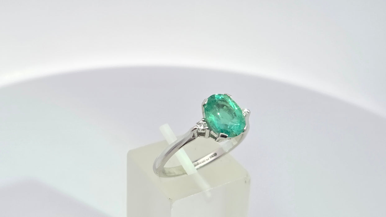 Vintage: 18ct White Gold Emerald 1.60ct & Diamond 0.08ct Twin Diamond Ring — From 1983