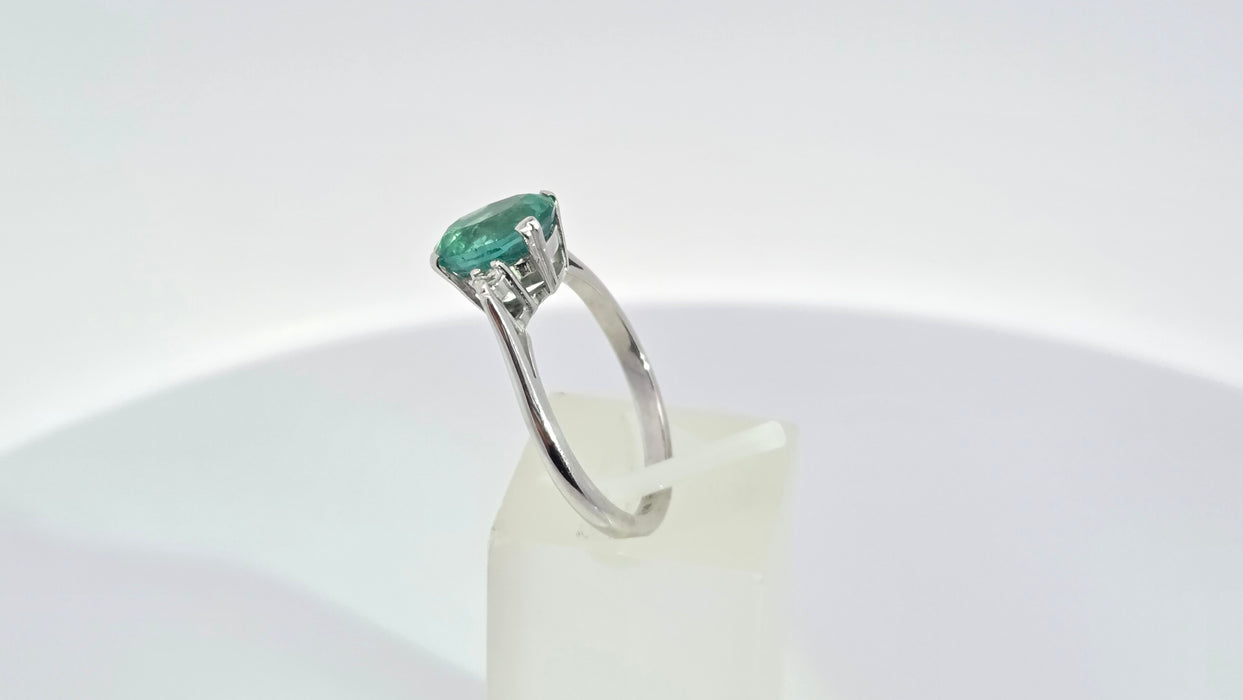 Vintage: 18ct White Gold Emerald 1.60ct & Diamond 0.08ct Twin Diamond Ring — From 1983