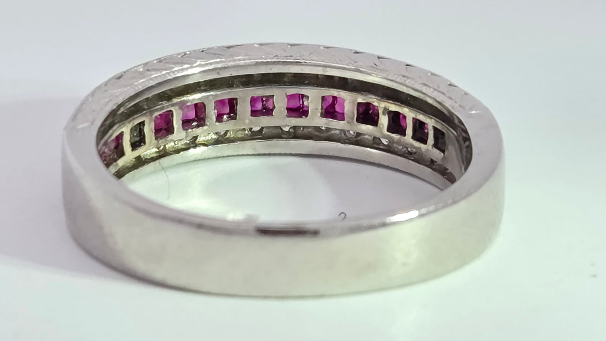 Vintage: 14ct White Gold Ruby & 30-Diamond Three-Row Band
