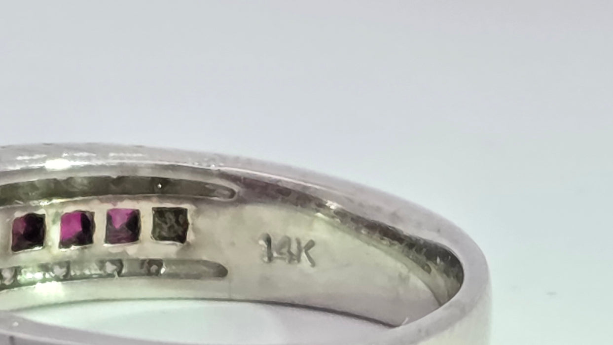 Vintage: 14ct White Gold Ruby & 30-Diamond Three-Row Band