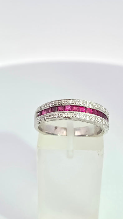 Vintage: 14ct White Gold Ruby & 30-Diamond Three-Row Band