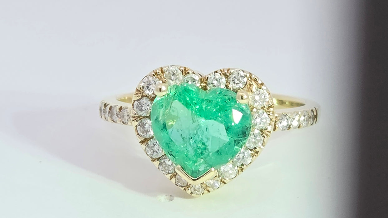 Vintage: 14ct Yellow Gold Heart-Cut Emerald & 17-Diamond Halo Dress Ring