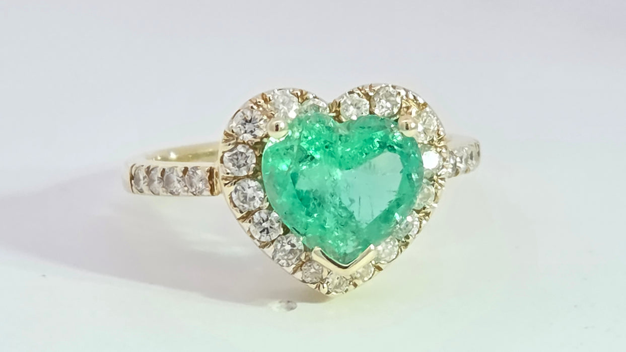 Vintage: 14ct Yellow Gold Heart-Cut Emerald & 17-Diamond Halo Dress Ring