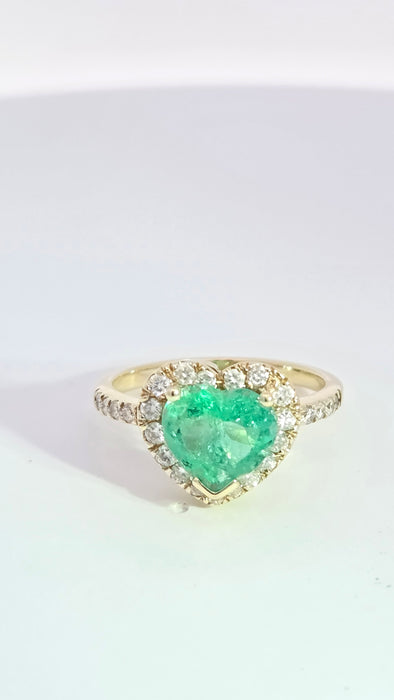 Vintage: 14ct Yellow Gold Heart-Cut Emerald & 17-Diamond Halo Dress Ring