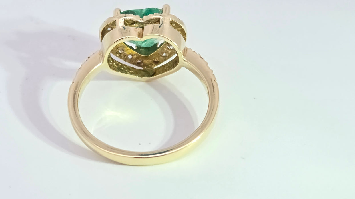Vintage: 14ct Yellow Gold Heart-Cut Emerald & 17-Diamond Halo Dress Ring