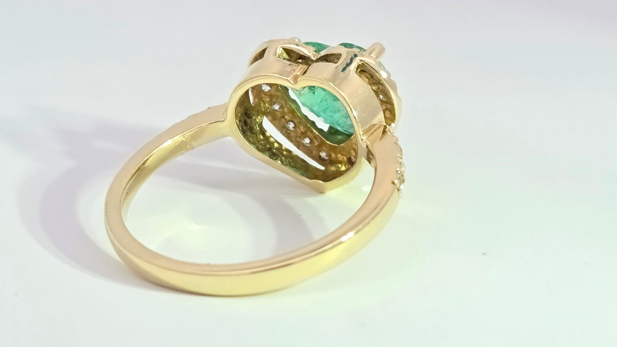 Vintage: 14ct Yellow Gold Heart-Cut Emerald & 17-Diamond Halo Dress Ring