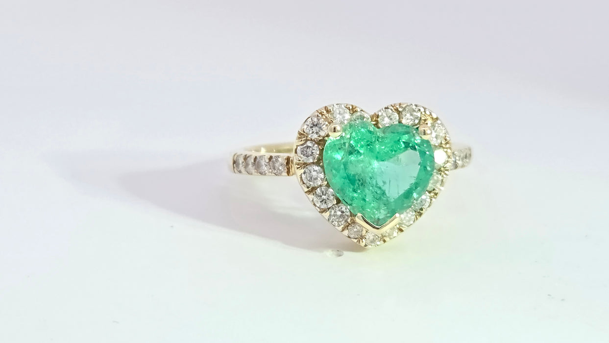 Vintage: 14ct Yellow Gold Heart-Cut Emerald & 17-Diamond Halo Dress Ring