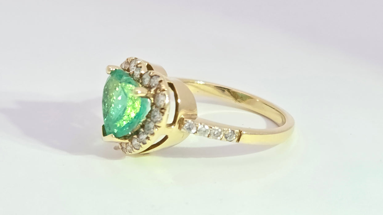 Vintage: 14ct Yellow Gold Heart-Cut Emerald & 17-Diamond Halo Dress Ring