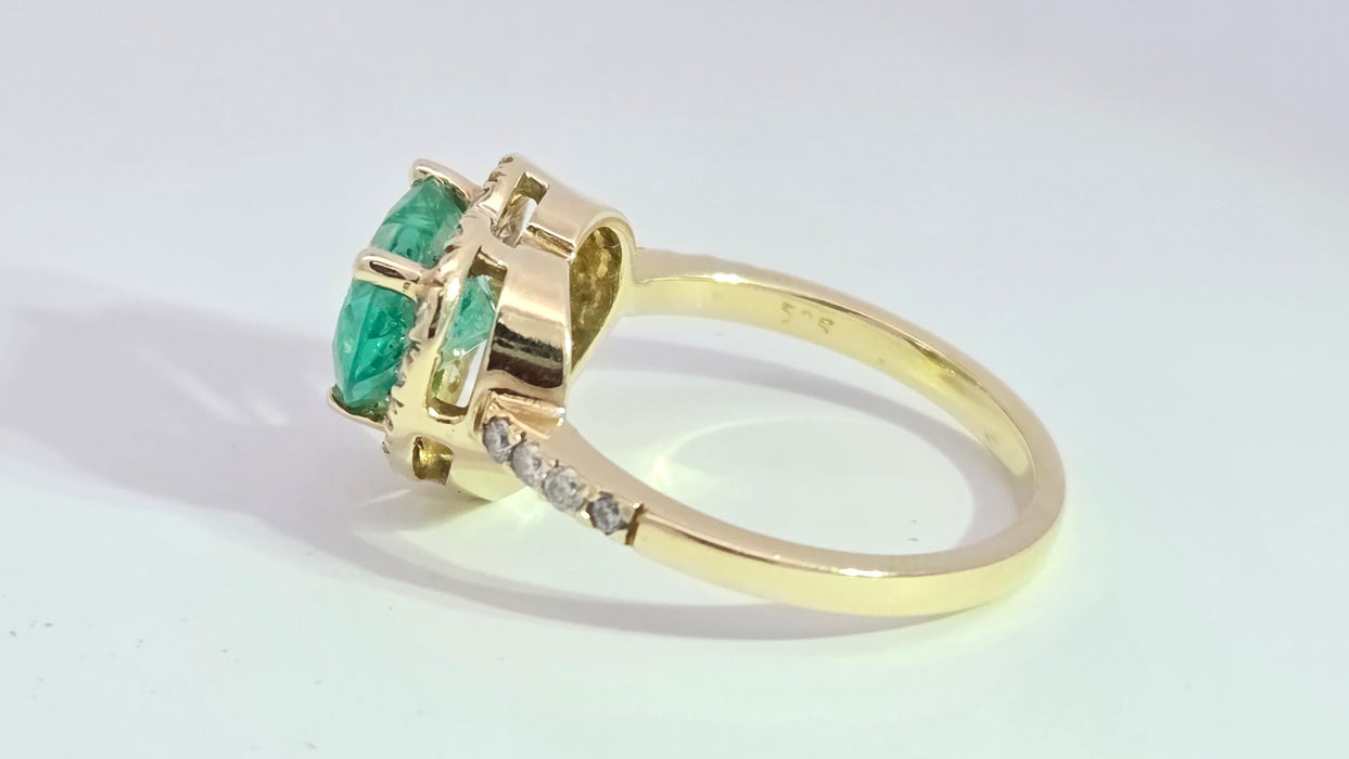 Vintage: 14ct Yellow Gold Heart-Cut Emerald & 17-Diamond Halo Dress Ring