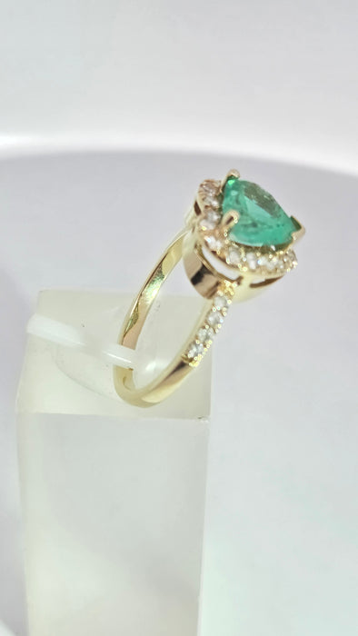 Vintage: 14ct Yellow Gold Heart-Cut Emerald & 17-Diamond Halo Dress Ring