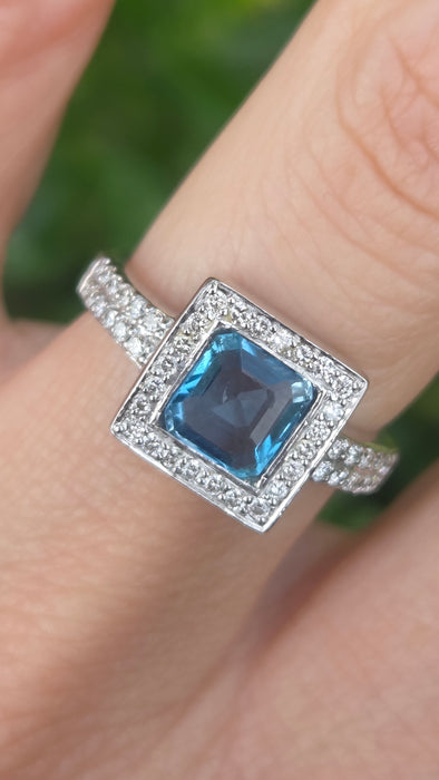 Vintage: 18ct White Gold Aquamarine 0.73ct & Diamond 0.48ct Geometric Set Cocktail Ring — From 2006