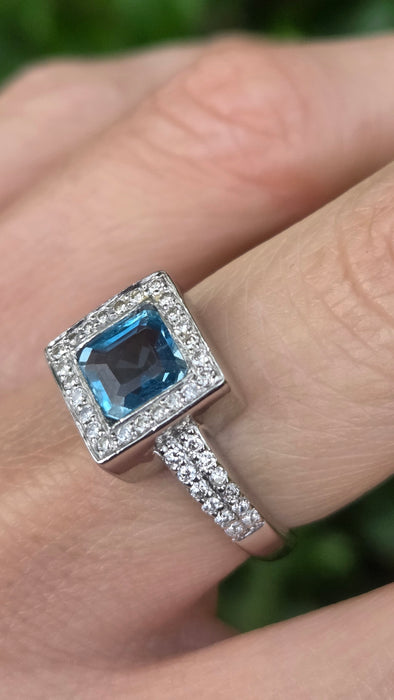 Vintage: 18ct White Gold Aquamarine 0.73ct & Diamond 0.48ct Geometric Set Cocktail Ring — From 2006