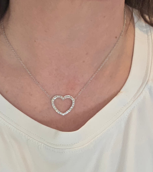 Vintage: 18ct White Gold 24-Diamond Pavé Open Heart Necklace