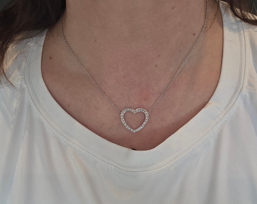 Vintage: 18ct White Gold 24-Diamond Pavé Open Heart Necklace