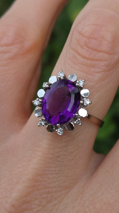 Vintage: 18ct White Gold Amethyst & 8 Diamond Oval Cluster Ring — 3.63ct