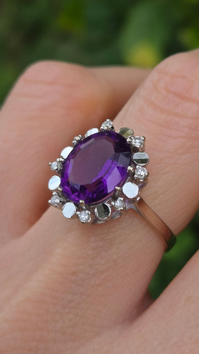 Vintage: 18ct White Gold Amethyst & 8 Diamond Oval Cluster Ring — 3.63ct