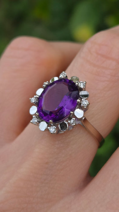 Vintage: 18ct White Gold Amethyst & 8 Diamond Oval Cluster Ring — 3.63ct