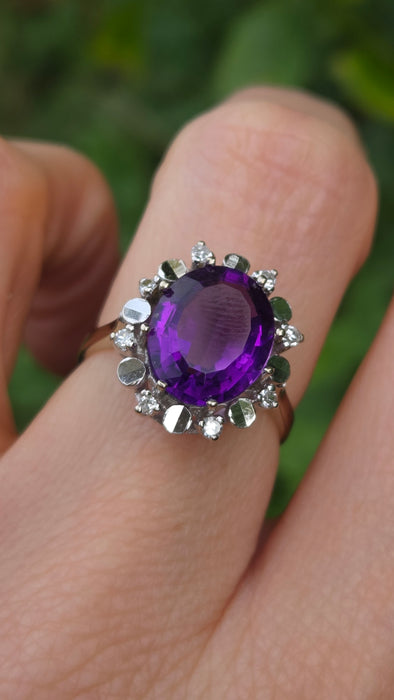 Vintage: 18ct White Gold Amethyst & 8 Diamond Oval Cluster Ring — 3.63ct