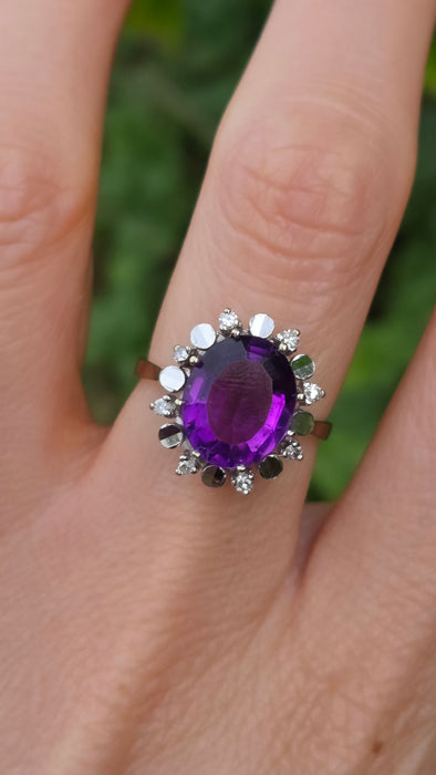 Vintage: 18ct White Gold Amethyst & 8 Diamond Oval Cluster Ring — 3.63ct