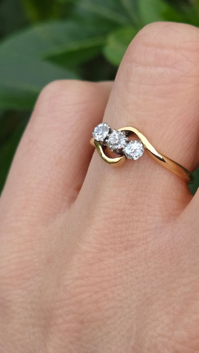 Antique: 18ct Yellow Gold & Platinum 3 Diamond Trilogy Twist Ring