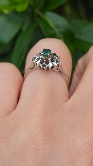Vintage: 18ct White Gold Emerald Art Deco-Inspired Openwork Cocktail Ring