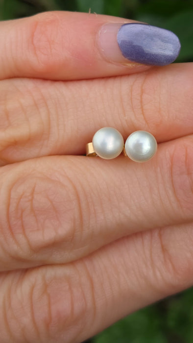 Vintage: 9ct Yellow Gold Pearl Stud Earrings