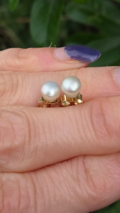 Vintage: 9ct Yellow Gold Pearl Stud Earrings