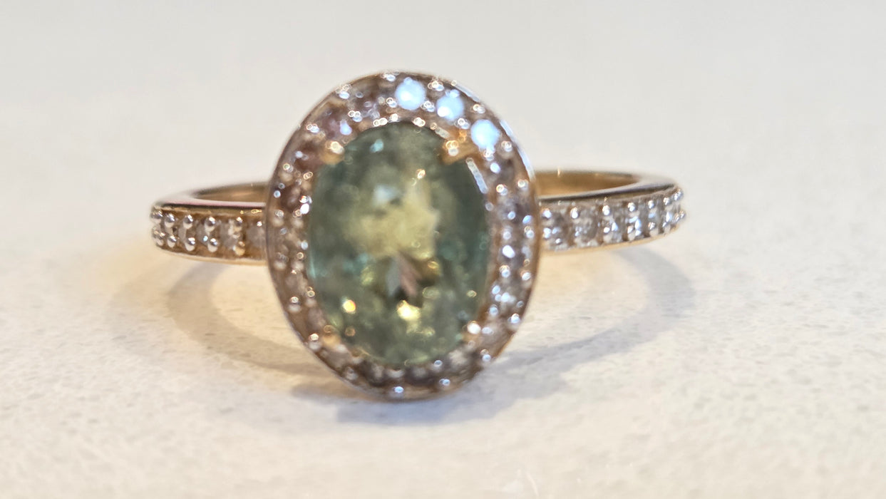 Vintage: 18ct Yellow Gold Green Sapphire 1.50ct & Diamond 0.30ct Ring